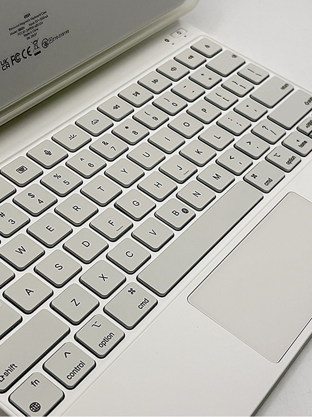 ESR iPad Air 13” Keyboard Case Trackpad Rebound 360 White M3 M2 - Picture 6 of 10